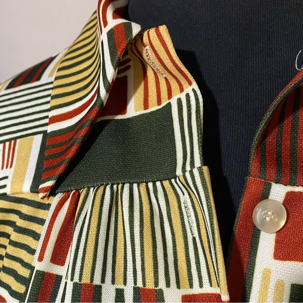 70s vtg Abstract Polyester Shirt - Picture 2 of 12